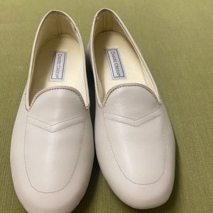 Daniel Green slippers size 10WW Bone new in box